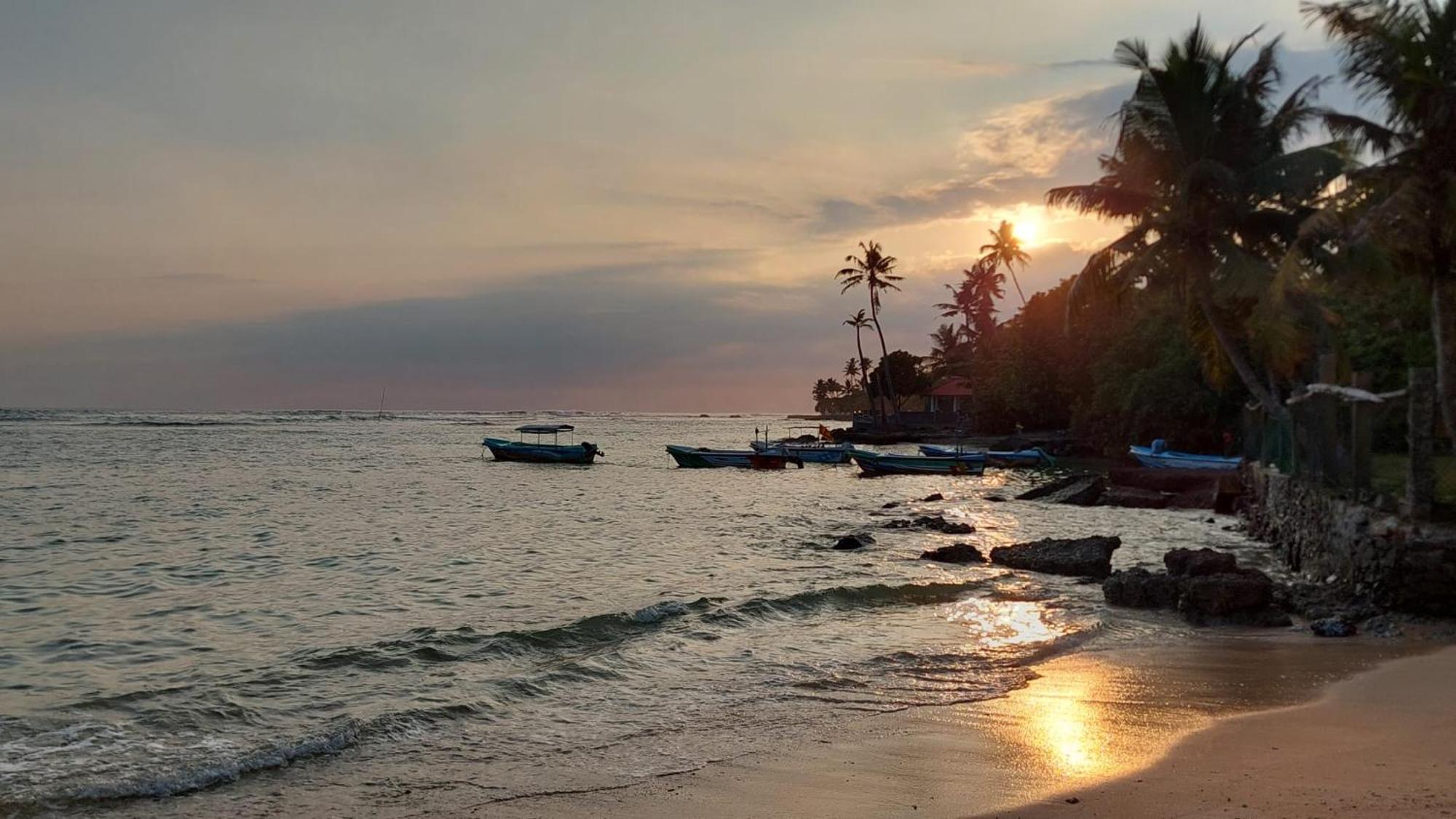 Hotel Beach Paradise à Matara Extérieur photo